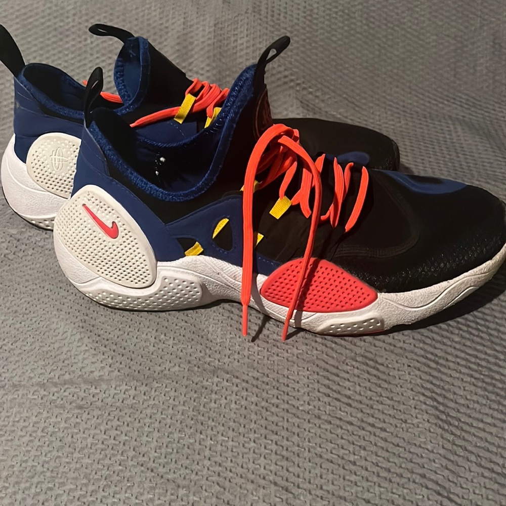 Men’s Nike Edge Sneaker size 10 multi colored